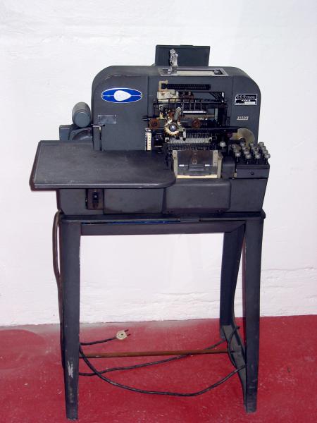 Perforatrice de cartes ICT Type 44 (vers 1950)