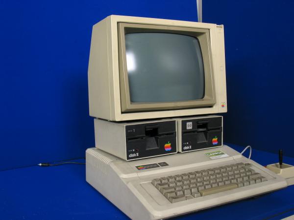 Apple IIe (1983)