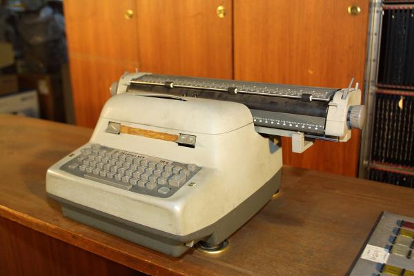 Machine à écrire (IBM) du pupitre