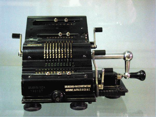 Calculatrice mécanique Brunsviga (avant 1940)